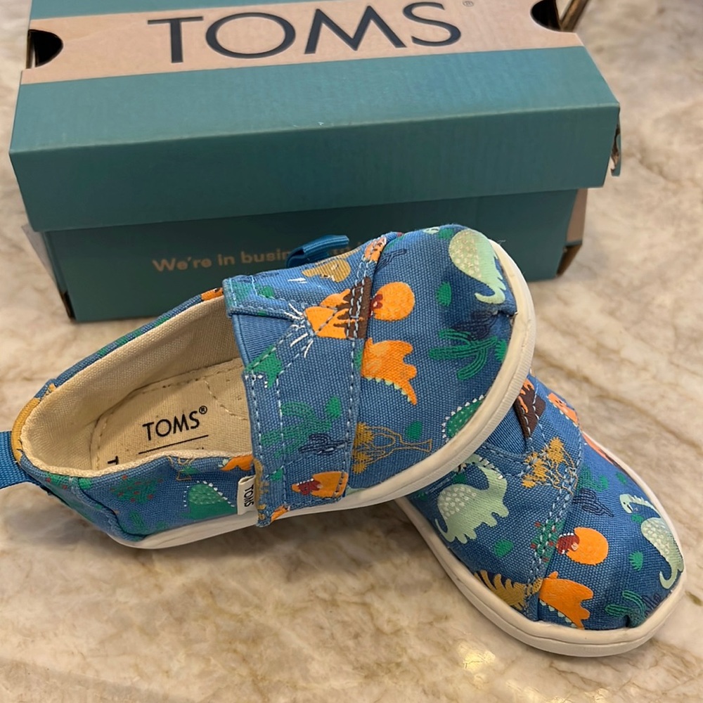 TOMS Glow in the dark Dinoland with Box like New